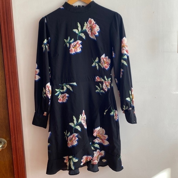 Boohoo 6 Floral Print Ruffled Dress - Picture 2 of 15